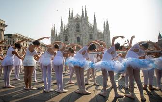 ondance milano roberto bolle piazza duomo ballo in bianco