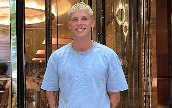 https://static.sky.it/editorialimages/5b4cc46191e64a91817add2b2070808b4887ffe2/skysport/it/calcio/calciomercato/video/2025/06/22/genoa-gronbaek-arrivo-calciomercato-video/sky_sport_gronbaek.jpg?im=Resize,width=565