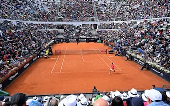 A general vieqw of the Central court during the men's quarter final round match between Novak Djokovic of Serbia  and Holger Rune of Denmark at the Italian Open tennis tournament in Rome, Italy, 17 May 2023.  ANSA/ETTORE FERRARI