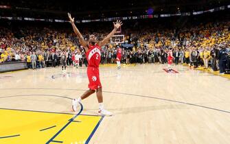 OAKLAND, CA - JUNE 13: Kawhi Leonard #2 of the Toronto Raptors reacts after defeating the Golden State Warriors in Game Six of the 2019 NBA Finals on June 13, 2019 at ORACLE Arena in Oakland, California. NOTE TO USER: User expressly acknowledges and agrees that, by downloading and/or using this photograph, user is consenting to the terms and conditions of Getty Images License Agreement. Mandatory Copyright Notice: Copyright 2019 NBAE (Photo by Nathaniel S. Butler/NBAE via Getty Images)