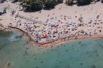 Veduta aerea spiaggia con ombrelloni di Bari,12 Giugno 2024. ANSA/GIUSEPPE LAMI 

