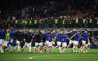 MILAN, ITALY - MAY 10: FC Internazionale players celebrate at the end of the UEFA Champions League football semi final first leg match AC Milan vs FC Internazionale in Milan, Italy on May 10, 2023 (Photo by Piero Cruciatti/Anadolu Agency via Getty Images)
