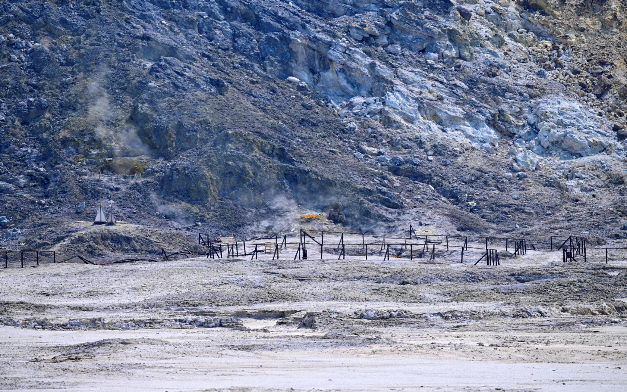 Cosa sono i Campi Flegrei e cos'è la caldera che causa i terremoti