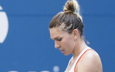 epa10257180 (FILE) - Simona Halep of Romania during her first round loss at the US Open Tennis Championships at the USTA National Tennis Center in the Flushing Meadows, New York, USA, 29 August 2022 (reissued 21 October 2022). The International Tennis Integrity Agency on 21 October 2022 in a statement announced that Halep has been provisionally suspended for violating an anti-doping rule. The B sample taken during the 2022 US Open confirmed the finding of anti-anaemia drug Roxadustat in the A sample. Halep denies knowingly taken a prohibited substance.  EPA/JUSTIN LANE *** Local Caption *** 57888350