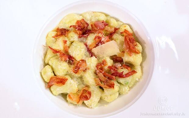 Gnocchi di patate e fave al pecorino