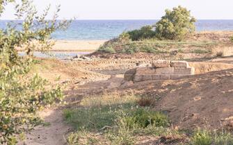 Veduta di uno dei due porti dell'antica ex colonia di Megara iblea, venuto alla luce a Selinunte, 14 luglio 2023.  La struttura è lunga 15 metri e ci sono quattro filari di blocchi per un'altezza di circa 1,80 metri. E' stata infatti individuata casualmente a pochissima distanza da quella che doveva essere la darsena collegata al mare, a un centinaio di metri dalla riva attuale. La notizia è stata resa nota dal presidente della Regione siciliana Schifani. UFFICIO STAMPA REGIONE SICILIA (NPK)