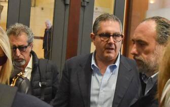 President of Liguria Region, Giovanni Toti  (C) questa mattina  accompanied by the men of the Guardia di Finanza he leaves his home in Genoa to be accompanied to the barracks in Genoa, Italy, 07 May 2024. Liguria Governor Giovanni Toti was put under house arrest on Tuesday in relation to a probe by finance police and the Genoa DDA anti-mafia directorate. The centre-right regional president is accused of corruption, sources said.
ANSA/LUCA ZENNARO