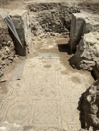 Il bagno rituale ebraico emerso dagli scavi condotti a Ostia Antica, 10 marzo 2025.   NPK   ANSA / Ufficio stampa Ministero Cultura     +++ ANSA PROVIDES ACCESS TO THIS HANDOUT PHOTO TO BE USED SOLELY TO ILLUSTRATE NEWS REPORTING OR COMMENTARY ON THE FACTS OR EVENTS DEPICTED IN THIS IMAGE; NO ARCHIVING; NO LICENSING +++