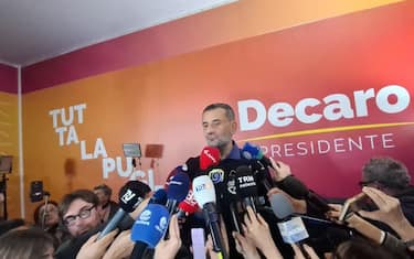 Antonio Decaro nel suo comitato elettorale, Bari, 24 novembre 2025.
ANSA/ DONATO FASANO