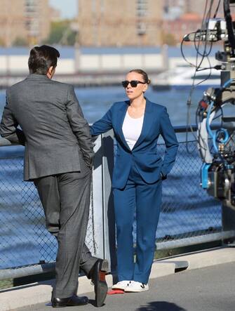 05-scarlett-johansson-rupert-friend-jurassic-world-rebirth-ipa - 1