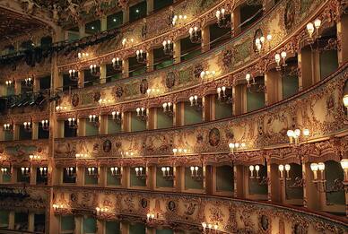 La Fenice riparte con la programmazione lirica in forma tradizionale