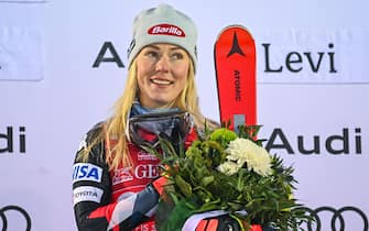 epa10971558 Mikaela Shiffrin of United States celebrates on the podium after winning the Womenâ  s Slalom race at the FIS Ski World Cup in Levi, Finland, 12 November 2023  EPA/KIMMO BRANDT