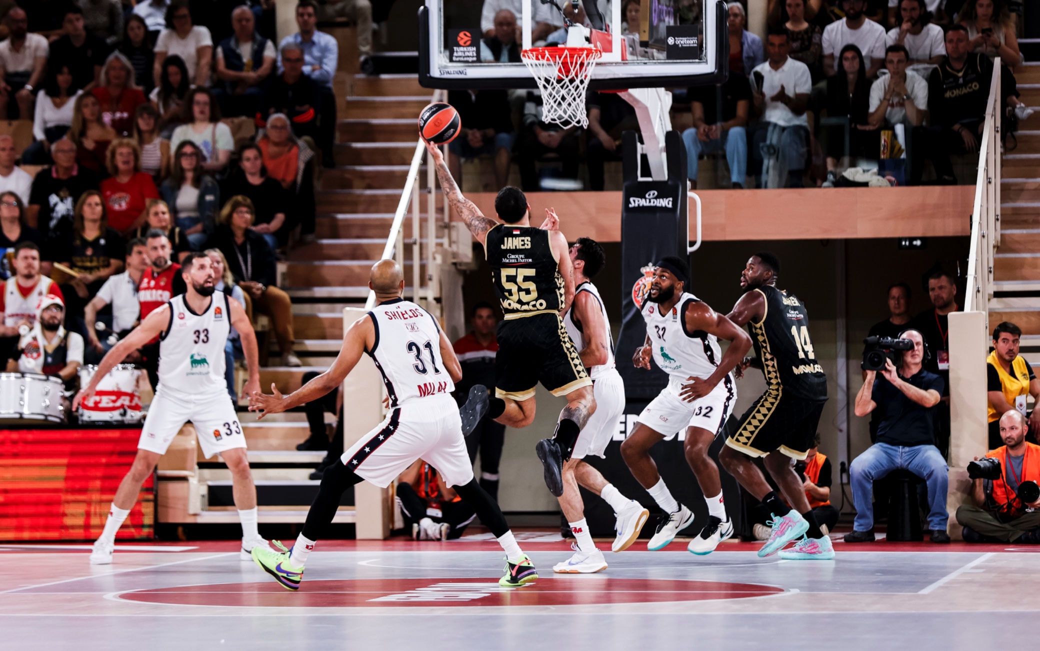 Inizia male Milano: Monaco vince 93-80