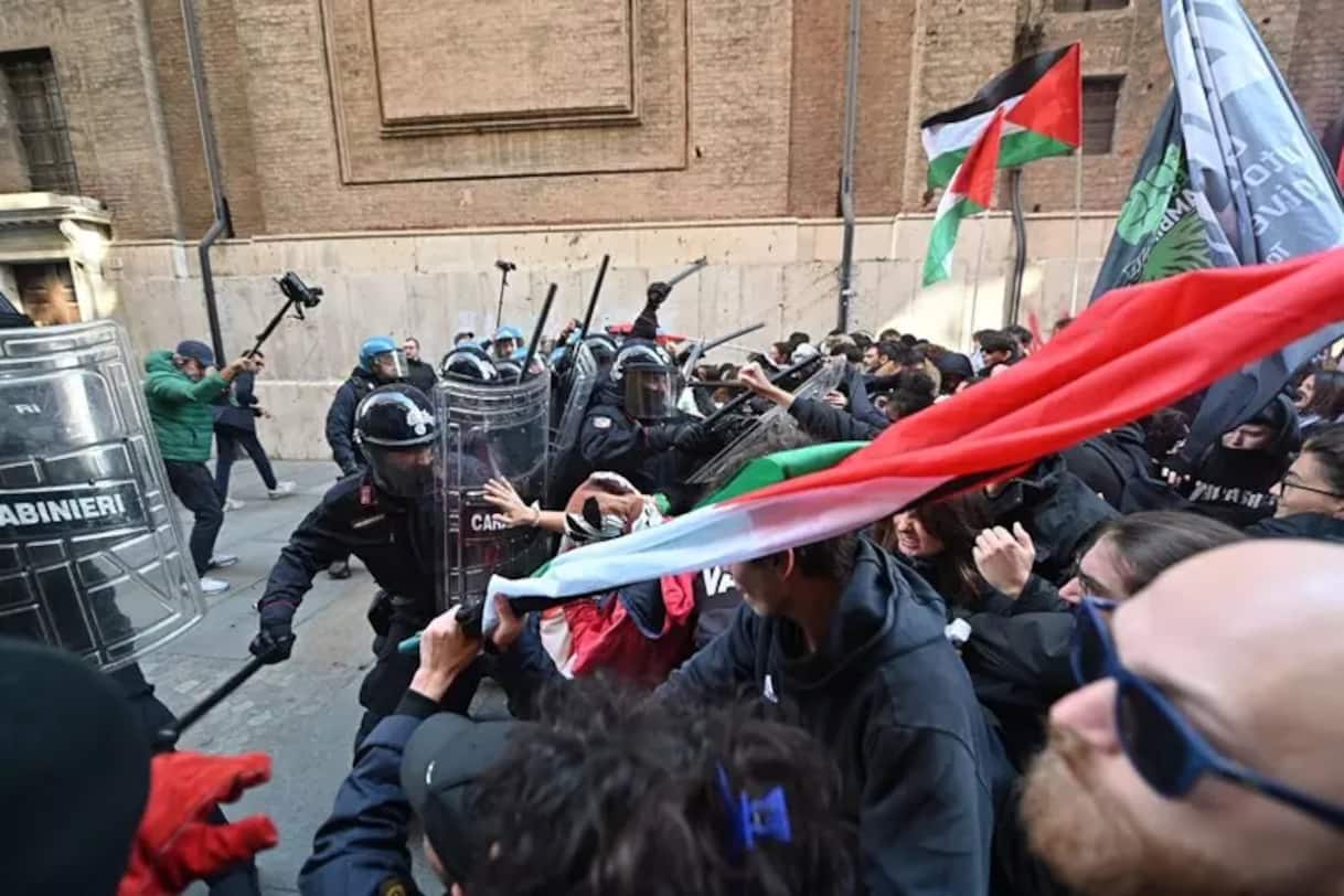 Torino, tensioni a corteo Pro Gaza: due agenti feriti Torino, tensioni a corteo Pro Gaza: due agenti feriti