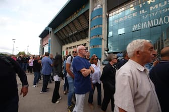 La camera ardente di Totò Schillaci allo stadio Barbera, Palermo 18 settembre 2024. ANSA/IGOR PETYX
-- The funeral home of footballer Totò Schillaci at the Barbera stadium, Palermo (Italy) 18 September 2024. ANSA/IGOR PETYX