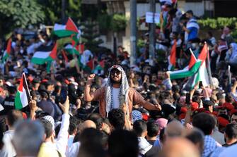 epa10926407 Protesters waving Palestinian flags take part in a pro-Palestinian rally near the Israeli embassy following a strike on a hospital in the Gaza Strip, in Amman, Jordan, 18 October 2023. According to Palestinian authorities in Gaza hundreds of people have been killed in the explosion at a hospital in Gaza on 17 October. Israel has denied responsibility and said a Palestinian Islamic Jihad (PIJ) rocket misfire caused the blast.  EPA/MOHAMMAD ALI