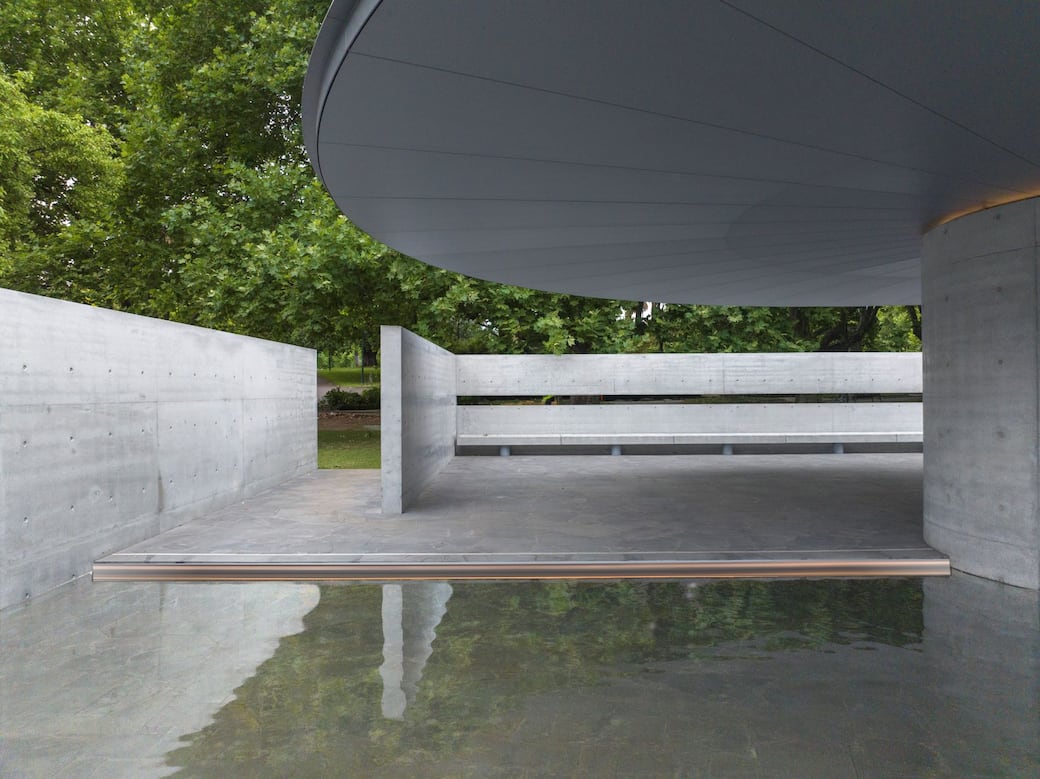 06._Interior_view_of_MPavilion_10_designed_by_Tadao_Ando_by_John_Gollings_courtesy_of_MPavilion.jpg