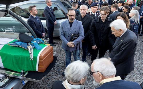 Padova - Il Presidente della Repubblica Sergio Mattarella alle esequie di Stato del Brigadiere capo Valerio Daprà, del Carabiniere scelto Davide Bernardello e del Luogotenente Marco Piffari, oggi 17 ottobre 2025.
(Foto di Paolo Giandotti - Ufficio Stampa per la Stampa e la Comunicazione della Presidenza della Repubblica)