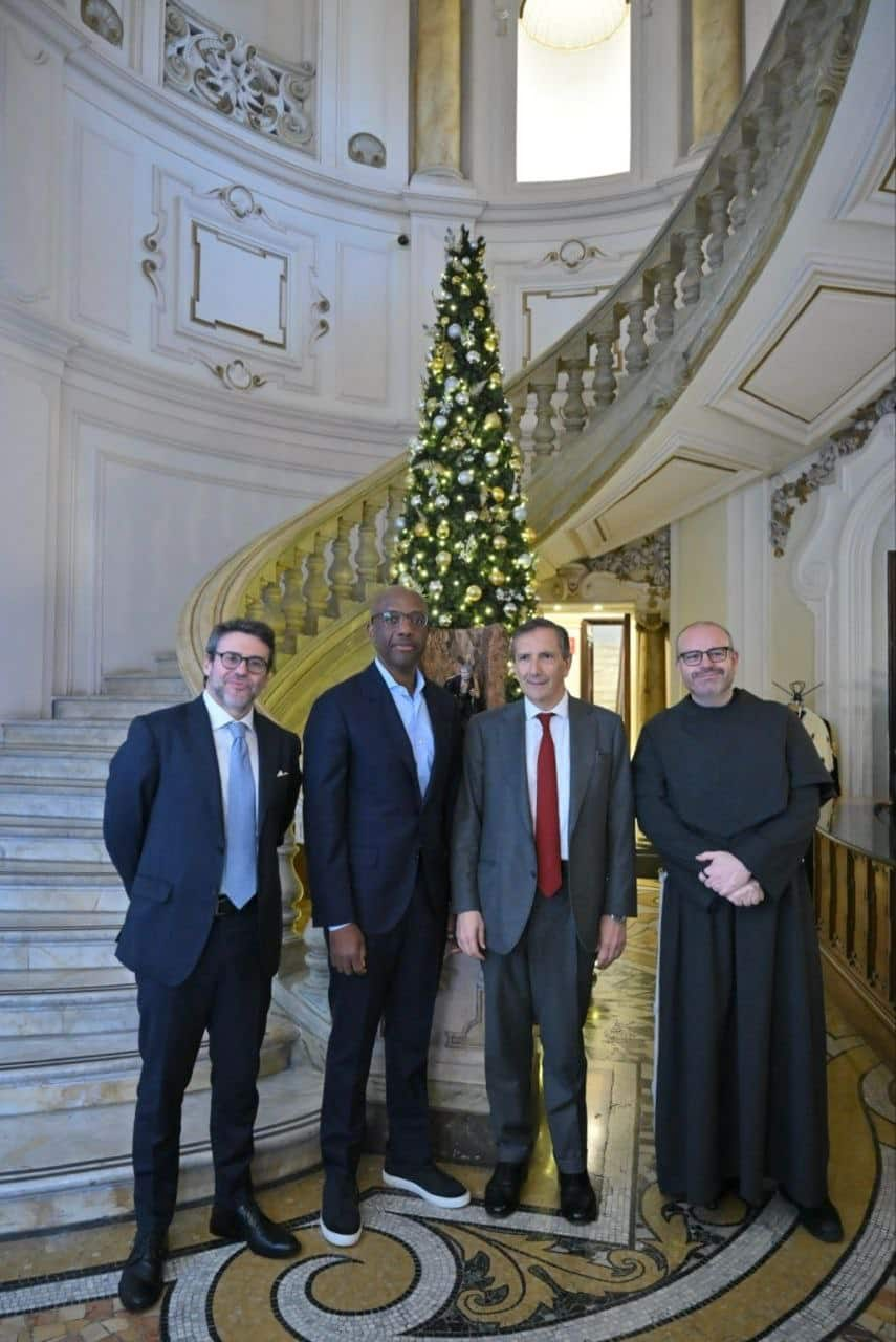 Da sinistra a destra: Paolo Boccardelli (Rettore); James Manyika (Presidente Research, Technology & Society, Google); Luigi Gubitosi (Presidente); Padre Paolo Benanti (Presidente della Commissione AI per l'informazione, Presidenza del Consiglio dei Ministri) 