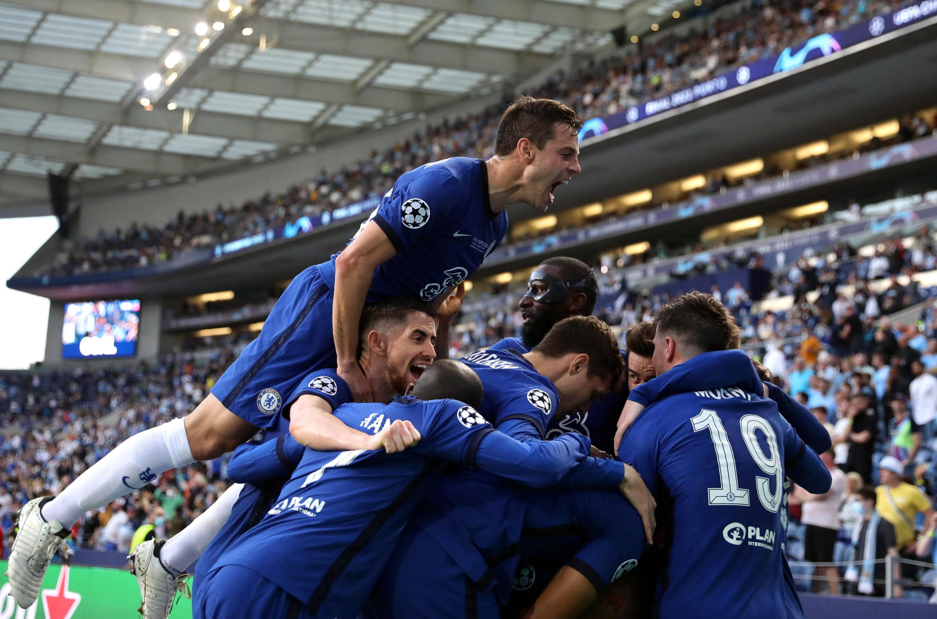 L'esultanza dei giocatori del Chelsea dopo il gol di Havertz al 42'