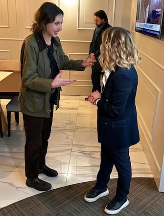 Cecilia Sala a Ciampino La presidente del Consiglio Giorgia Meloni all'aeroporto di Ciampino per accogliere Cecilia Sala (S) al suo ritorno dall'Iran, 08 gennaio 2025. NPK ANSA