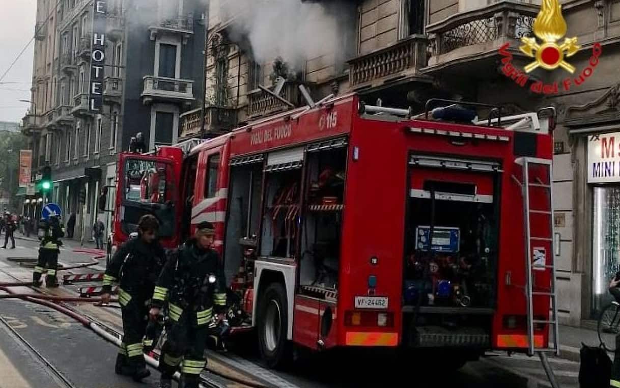 Milano, incendio in un appartamento: un