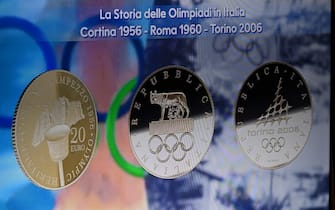 La moneta dedicata alle olimpiadi in Italia fa parte della collezione numismatica 2023 presentata oggi a Roma, 7  febbraio 2023.   ANSA/MAURIZIO BRAMBATTI