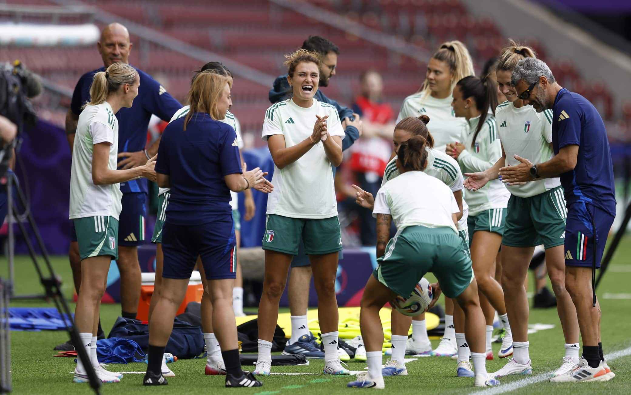 Enyaa Off Busty - Porn Scenes