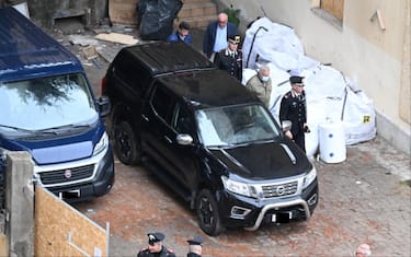 Lo squadrone dei cacciatori del reparto dei Carabinieri durante il sopralluogo, con l ausilio dei Vigli del Fuoco, all Ex Hotel Astor di Via Maragliano di Firenze dove il 10 giugno scorso e  scomparsa la bambina peruviana  di 5 anni Kataleya, Firenze, 18 ottobre 2023. ANSA/CLAUDIO GIOVANNINI