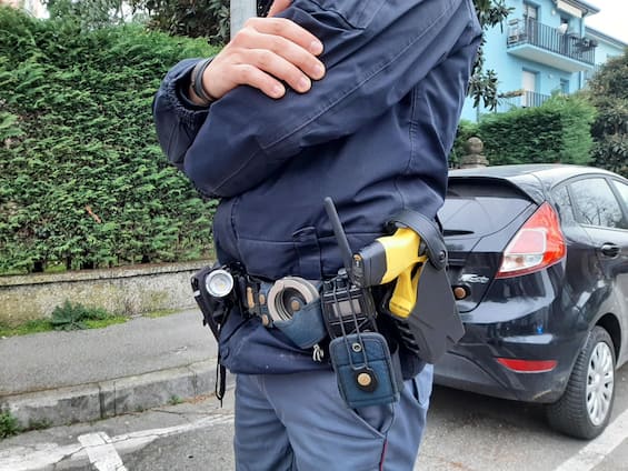 Pescara, 30enne morto dopo intervento con un taser: tre indagati per la rissa