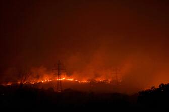 epaselect epa10811271 General view of a wildfire in Monastiraki village, near the city of Alexandroupolis, Thrace, northern Greece, 21 August 2023. The wildfire that broke out early on 19 August in a forest in the Melia area of Alexandroupolis has spread rapidly due to the strong winds blowing in the area and is raging uncontrolled.  EPA/DIMITRIS ALEXOUDIS