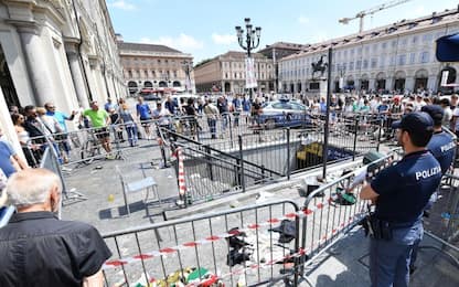 Torino, bimbo ferito migliora ancora. Resta grave una donna