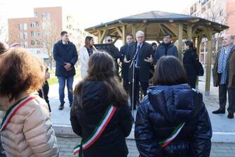 Arriva una nuova zona con il limite di 30 km l'ora alla periferia di Roma, una delle prime tra le 70 che il Campidoglio progetta di istituire nella Capitale. Ad inaugurarla a Casal Monastero, quartiere nel quadrante nord-est, fuori del Grande raccordo anulare, è stato il sindaco Roberto Gualtieri insieme all'assessore alla Mobilità Eugenio Patanè e al presidente del IV Municipio Massimiliano Umberti, Roma, 31 Gennaio 2024. ANSA/US COMUNE DI ROMA