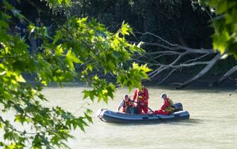 Piccolo velivolo biposto precipita nel Tevere a Roma