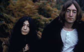 Japanese-born artist and musician Yoko Ono and British musican and artist John Lennon (1940 - 1980), December 1968. (Photo by Susan Wood/Getty Images)  