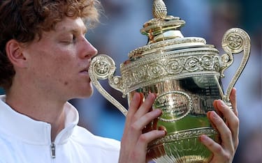 epa12236190 Jannik Sinner of Italy celebrates with the trophy after winning the Men's Singles final match against Carlos Alcaraz of Spain at the Wimbledon Championships, Wimbledon, Britain, 13 July 2025.  EPA/NEIL HALL  EDITORIAL USE ONLY