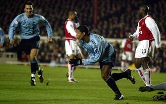 PEN07 - 20030218 - LONDON, UNITED KINGDOM : Ajax striker Nigel de Jong celebrates after scoring the equalising goal against Arsenal to make the score 1-1 a during their group B EUFA Champions League match at Highbury, 18 February 2003.   EPA PHOTO     EPA/GERRY PENNY/gp mda