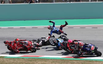 CIRCUIT DE BARCELONA-CATALUNYA, SPAIN - JUNE 05: Fabio Quartararo, Yamaha Factory Racing leads, Takaaki Nakagami, Team LCR Honda and Alex Rins, Team Suzuki MotoGP crash, Francesco Bagnaia, Ducati Team behind during the Catalan GP at Circuit de Barcelona-Catalunya on Sunday June 05, 2022 in Barcelona, Spain. (Photo by Gold and Goose / LAT Images)