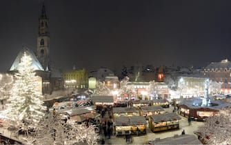 Un'immagine di archivio senza data mostra una veduta del marcatino di Natale a Bolzano.
ANSA/UFFICIO STAMPA AZIENDA SOGGIORNO
+++EDITORIAL USE ONLY - NO SALES+++	
