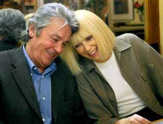 (KIKA) - CANNES - Alain Delon riceverÃ  la Palma d&#39;onore al prossimo Festival di Cannes. A nulla sono valse le polemiche mosse da Melissa Silverstein, fondatrice di Women and Hollywood, che si era opposta alla decisione a causa delle opinioni dell&#39;attore francese sulle donne, oltre alle sue idee conservatrici sull&#39;adozione di bambini da parte di genitori dello stesso sesso, per non parlare dell sostegno all&#39;estrema destra transalpina.[galleria]GUARDA ANCHE: Brigitte Bardot contro le sostenitrici del #MeToo: "Ipocrite" All&#39;indomani dell&#39;annuncio, lo scorso 17 aprile, Silverstein aveva twittato una dichiarazione dell&#39;associazione in cui si era espressa "profonda delusione" per la scelta di Cannes di onorare qualcuno che sostiene "valori aberranti. Il signor Delon ha ammesso pubblicamente di schiaffeggiare le donne. Si Ã¨ schierato con il Front National razzista e antisemita. Ha affermato che essere gay Ã¨ contro natura. Il Festival di Cannes si impegna a favore della diversitÃ  e dell&#39;inclusione. Onorando Mr. Delon, Cannes sta onorando questi valori aberranti".GUARDA ANCHE: Sex symbol ieri e oggi, eravate cosÃ¬ carini! [video mp4=https://www.kikapress.com/kikavideo/mp4/kikavideo_199037.mp4 id=199037]

