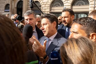 Giuseppe Conte entra nella biblioteca del senato per partecipare all'incontro con i parlamentari del M5S, Roma, 26 ottobre 2022.
ANSA/MASSIMO PERCOSSI