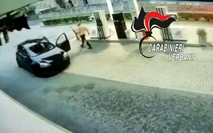 Sperona auto e punta arma verso carabiniere, fonte carabinieri