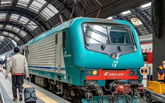 Treni, rallentamenti su linea Roma Napoli e Milano Bologna: ritardi fino a 4 ore