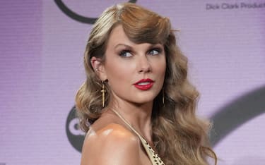 Taylor Swift at the 2022 American Music Awards - Press Room held at the Microsoft Theater in Los Angeles, CA on Sunday, ​November 20, 2022. (Photo By Sthanlee B. Mirador/Sipa USA)