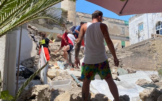 Torre del Greco, esplosione e crollo di una palazzina: 64enne morto in ospedale