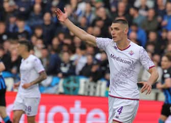 epa11327369 Nikola Milenkovic of Fiorentina gestures during the UEFA Europa Conference League semi-finals, 2nd leg soccer match between Club Brugge and ACF Fiorentina, in Bruges, Belgium, 08 May 2024.  EPA/OLIVIER MATTHYS