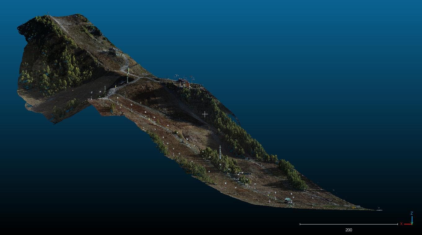 Visualizzazione della nuvola di punti raccolta con un sensore LIDAR montato su un drone. L'area mappata include l'intero complesso di Sestriere, che comprende anche la pista Kandahar per le gare di Coppa del Mondo e l'adiacente pista di allenamento Rilievo pista