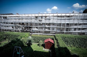 Esplosione in alloggio con lavori, crolla parte ponteggio a Settimo Torinese. Torino