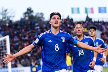 MENDOZA, ARGENTINA - MAY 21: Cesare Casadei of Italy (L) celebrates his goal with his teammates during FIFA U-20 World Cup Argentina 2023 Group D match between Italy and Brazil at Estadio Malvinas Argentinas on May 21, 2023 in Mendoza, Argentina. (Photo by Marcio Machado/Eurasia Sport Images/Getty Images)