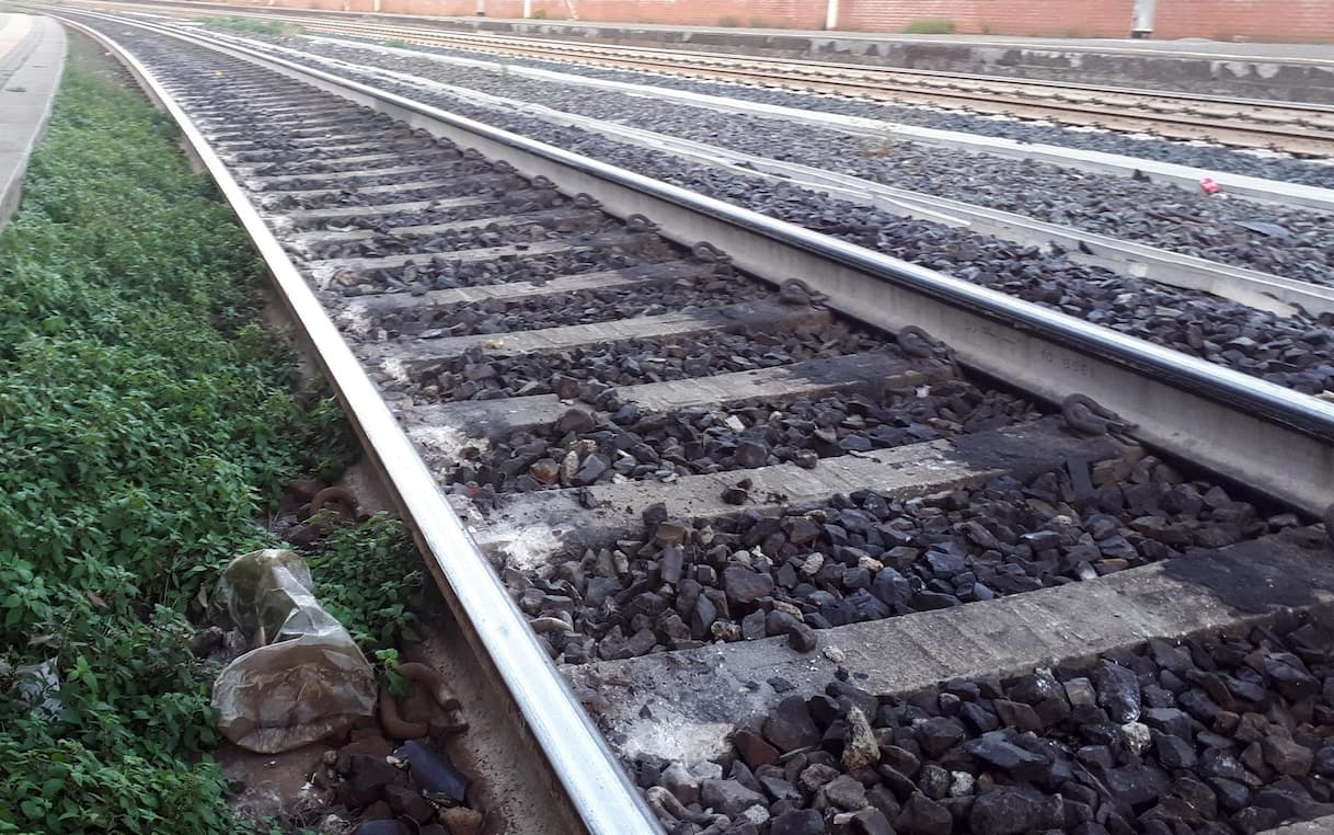 Incidente ferroviario, tre ragazzi investiti nel Novarese: un morto e due feriti Incidente ferroviario, tre ragazzi investiti nel Novarese: un morto e due feriti